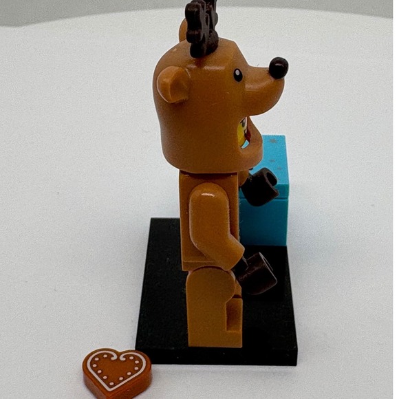 LEGO Reindeer Costume Minifigure Christmas Holiday Present Box Gingerbread Heart - Picture 3 of 6